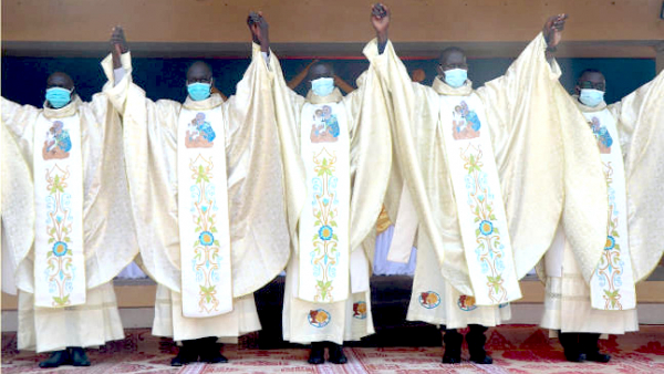 S&eacute;n&eacute;gal: Ordination sacerdotale des P&egrave;res Boniface et Paul