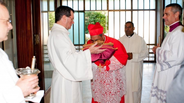 &ldquo;&hellip;Tu, padre Patrick D&rsquo;Rozario&rdquo;