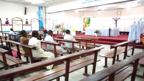 Paroisse Bienheureuse Anuarite : L&rsquo;adoration anim&eacute;e par les scolastiques SSS