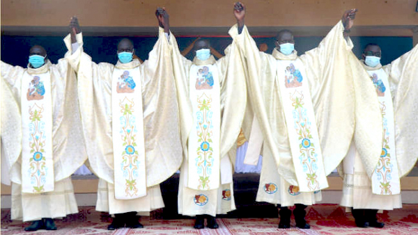 Senegal: Ordenación sacerdotal de los Padres Boniface y Paul