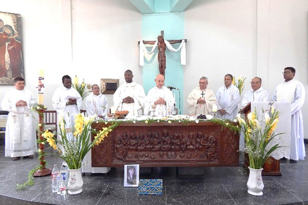 Prise de possession canonique du nouveau curé à Lima-Pérou