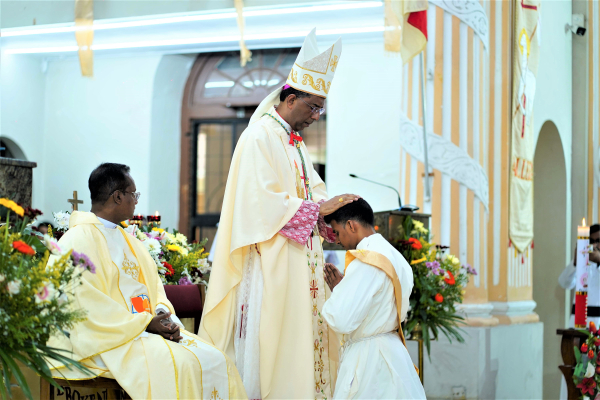 Ordination sacerdotale - Une heureuse c&eacute;l&eacute;bration pour les religieux SSS au Sri Lanka