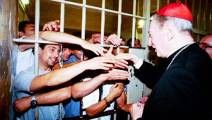 La prison: un h&ocirc;pital de campagne. T&eacute;moignage sur le minist&egrave;re &agrave; la prison de Poggioreale (Naples)