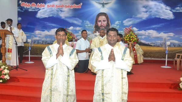 Deux profès perpétuels et diacres en Inde